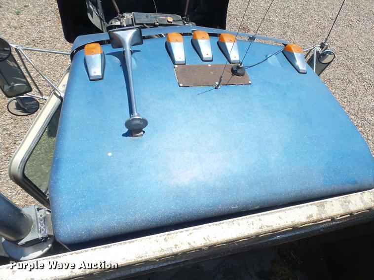 image for item DB2674 1995 Kenworth T800 silage truck