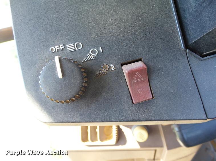 image for item DB4046 1993 John Deere 7800 tractor