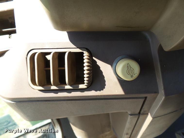 image for item DB4046 1993 John Deere 7800 tractor