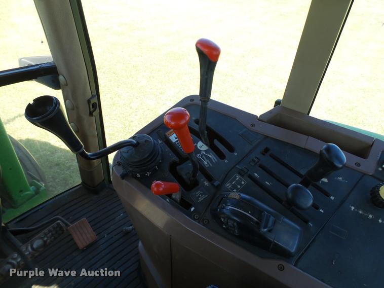 image for item DB4046 1993 John Deere 7800 tractor