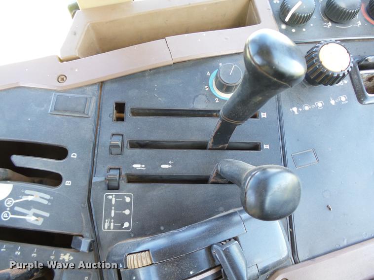 image for item DB4046 1993 John Deere 7800 tractor