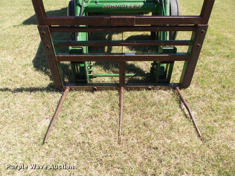 image for item DB4046 1993 John Deere 7800 tractor