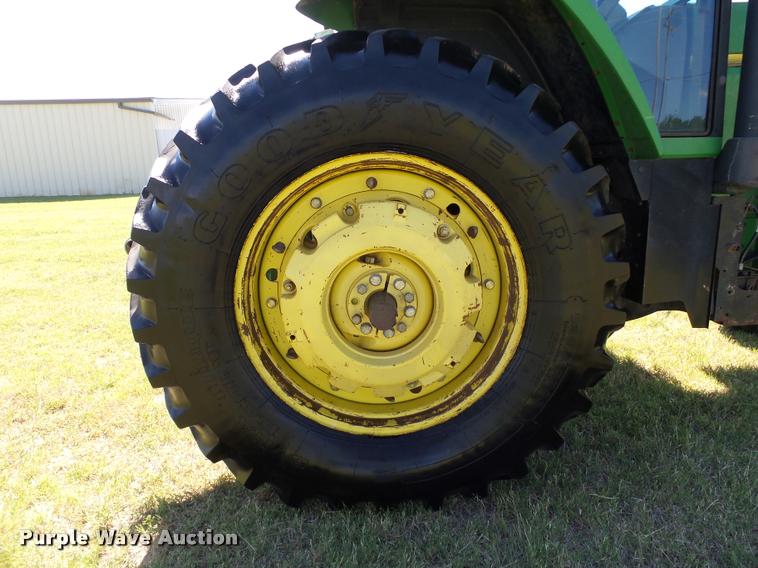 image for item DB4046 1993 John Deere 7800 tractor
