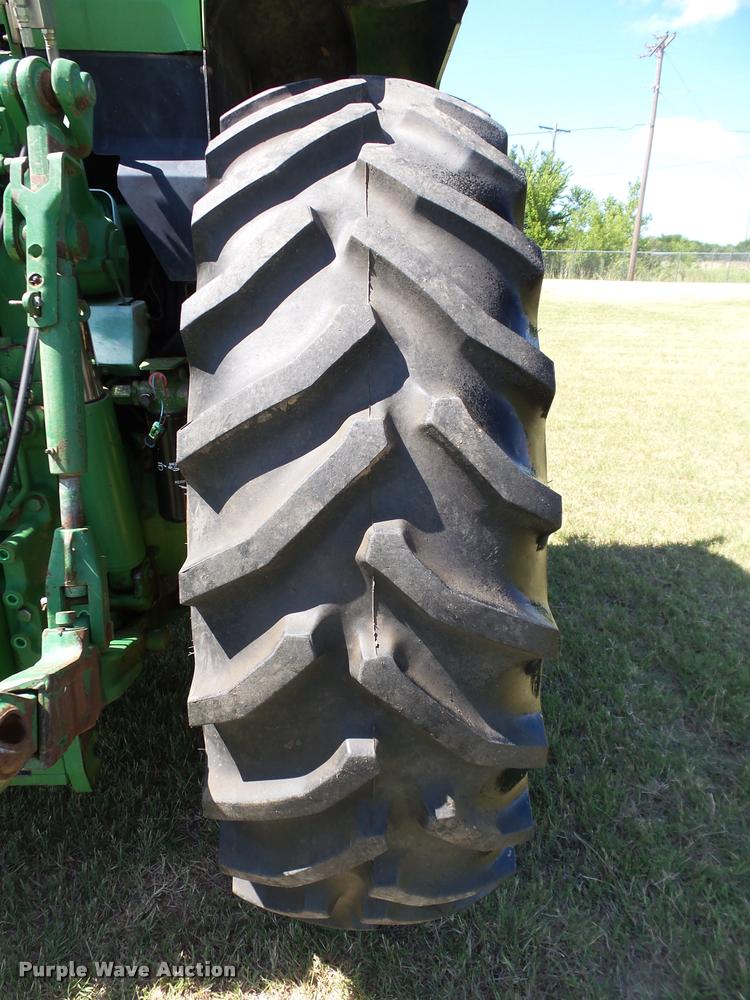 image for item DB4046 1993 John Deere 7800 tractor