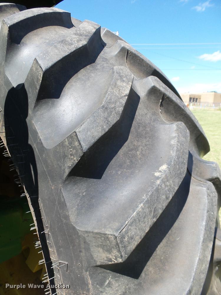 image for item DB4046 1993 John Deere 7800 tractor