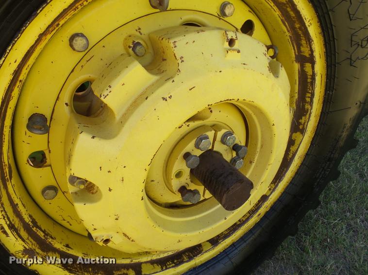 image for item DB4046 1993 John Deere 7800 tractor