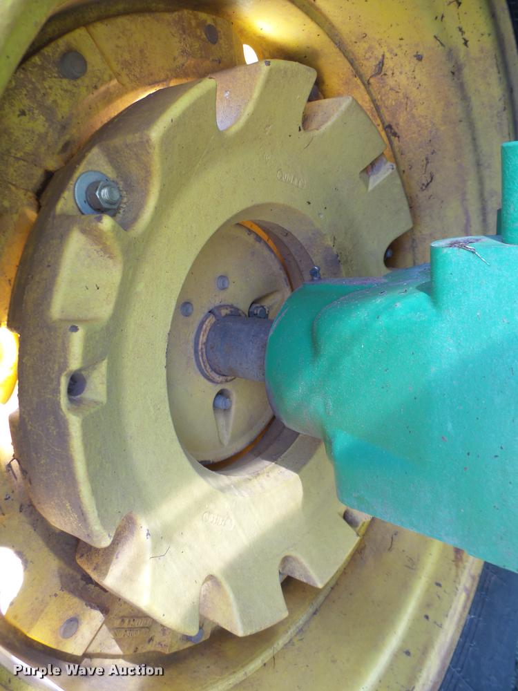 image for item DB4046 1993 John Deere 7800 tractor