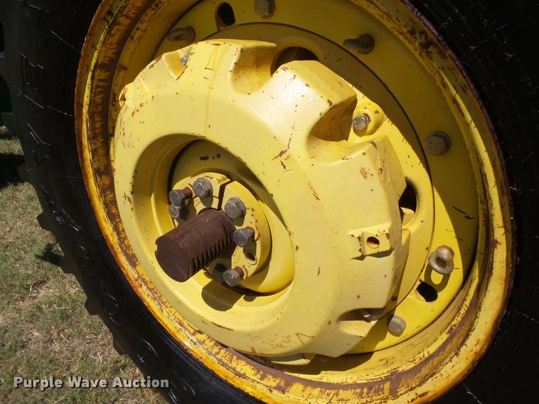 image for item DB4046 1993 John Deere 7800 tractor