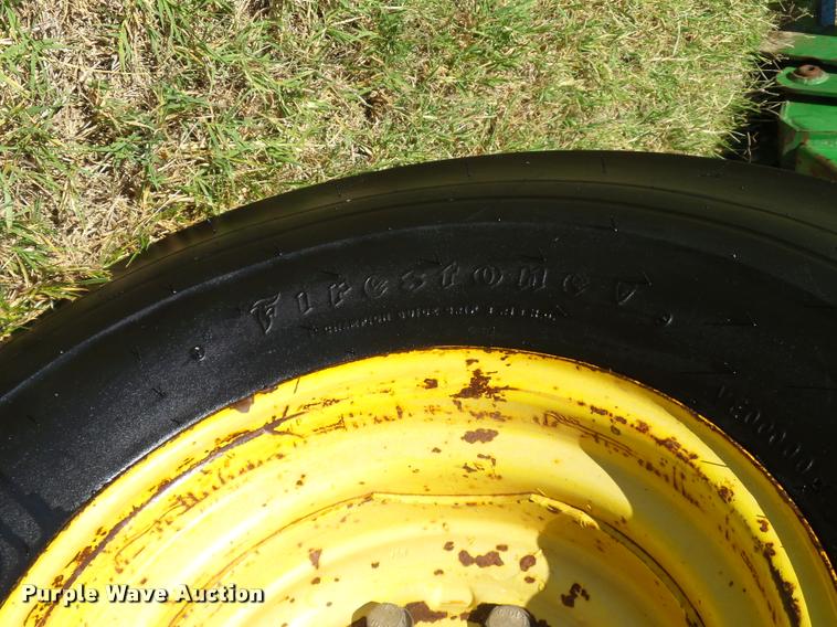 image for item DB4046 1993 John Deere 7800 tractor