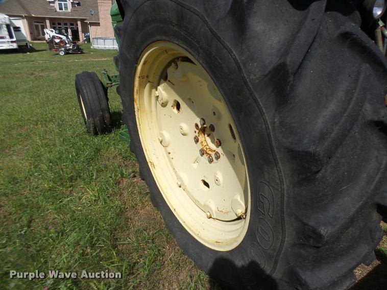 image for item DB5801 John Deere 3040 tractor