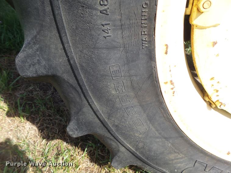 image for item DB5801 John Deere 3040 tractor