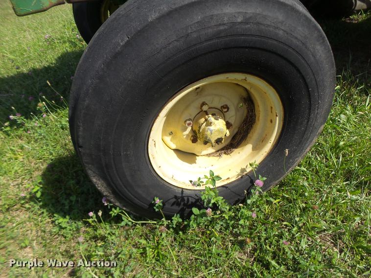 image for item DB5801 John Deere 3040 tractor