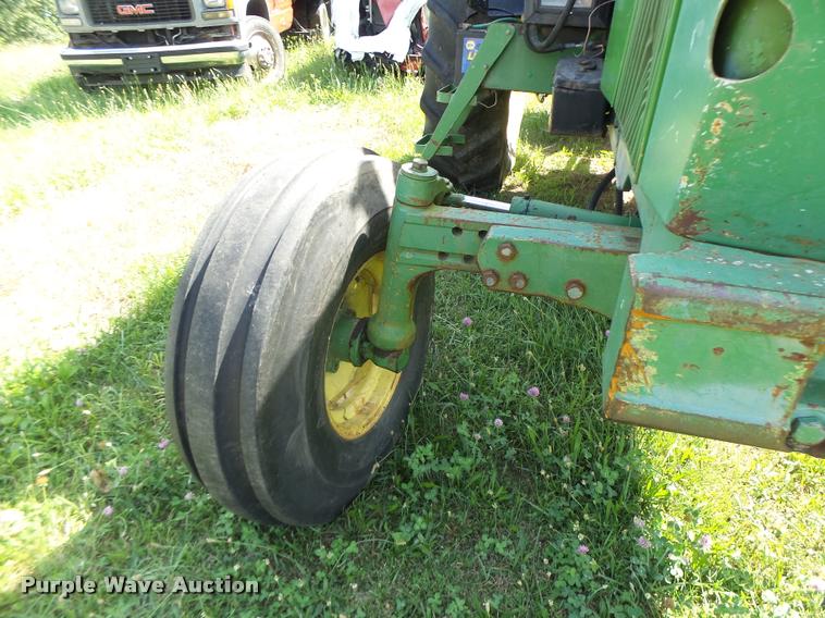 image for item DB5801 John Deere 3040 tractor