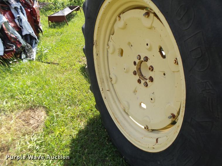 image for item DB5801 John Deere 3040 tractor