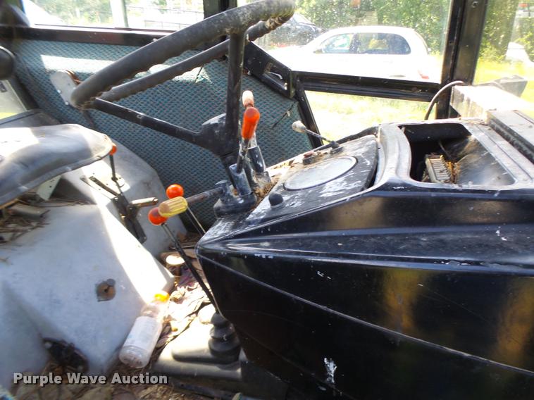 image for item DB5801 John Deere 3040 tractor