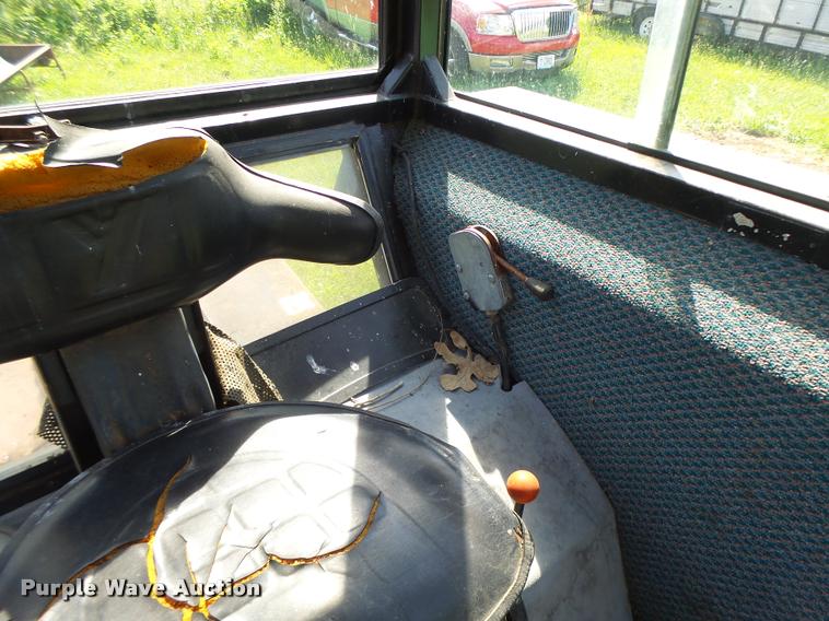 image for item DB5801 John Deere 3040 tractor