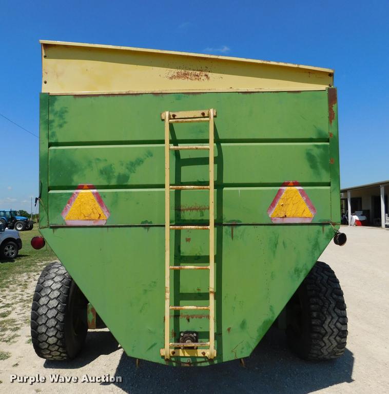 image for item DB9400 Brent Grain Train 600A grain cart