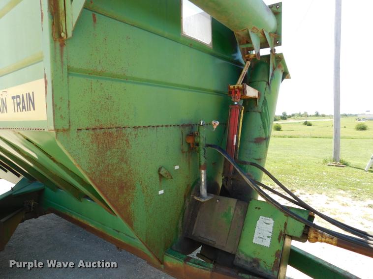 image for item DB9400 Brent Grain Train 600A grain cart