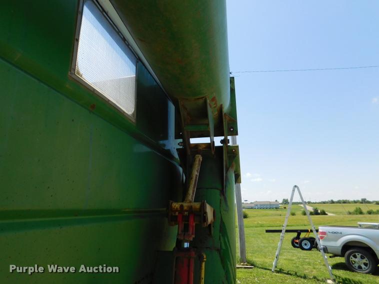 image for item DB9400 Brent Grain Train 600A grain cart