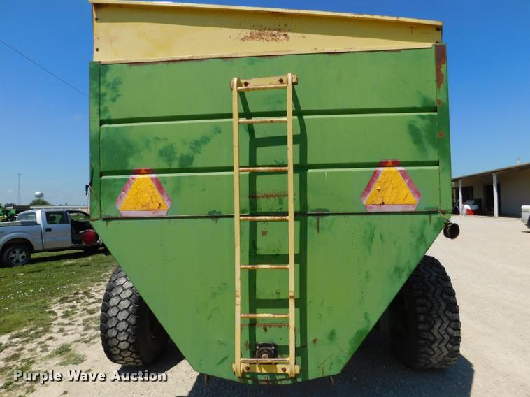 image for item DB9400 Brent Grain Train 600A grain cart