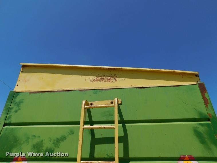 image for item DB9400 Brent Grain Train 600A grain cart