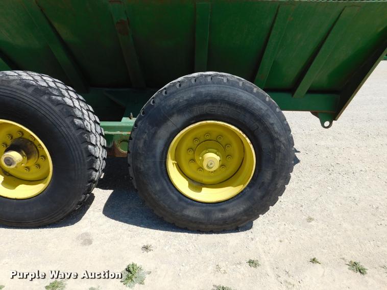 image for item DB9400 Brent Grain Train 600A grain cart