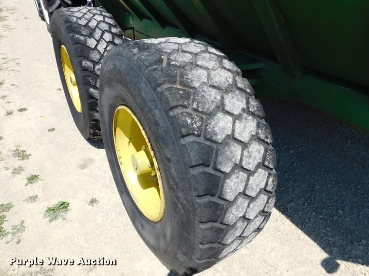 image for item DB9400 Brent Grain Train 600A grain cart