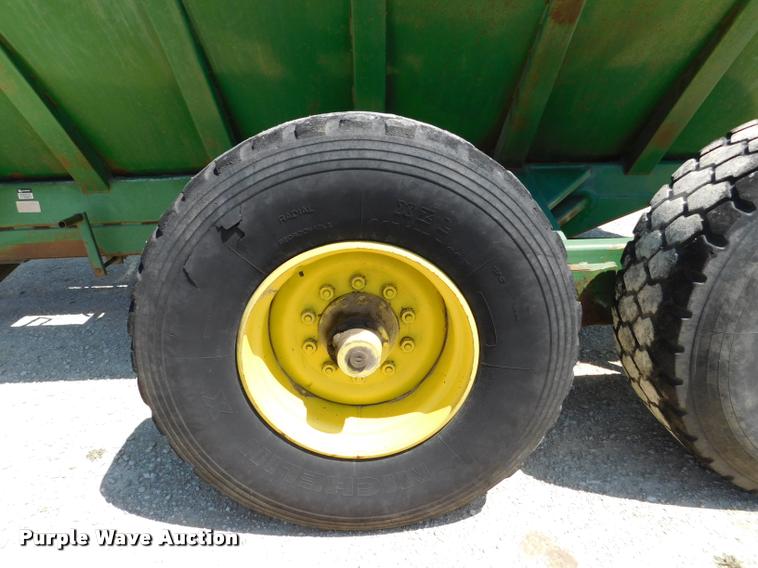 image for item DB9400 Brent Grain Train 600A grain cart