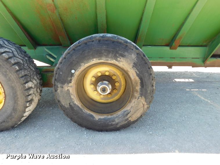 image for item DB9400 Brent Grain Train 600A grain cart