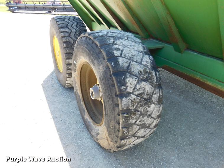 image for item DB9400 Brent Grain Train 600A grain cart