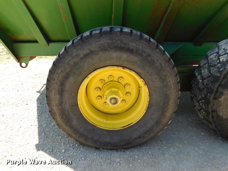 image for item DB9400 Brent Grain Train 600A grain cart