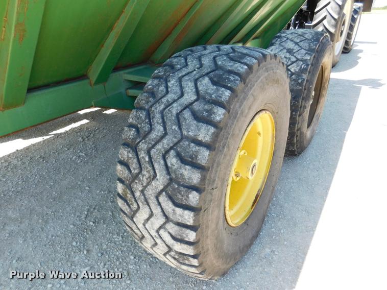 image for item DB9400 Brent Grain Train 600A grain cart