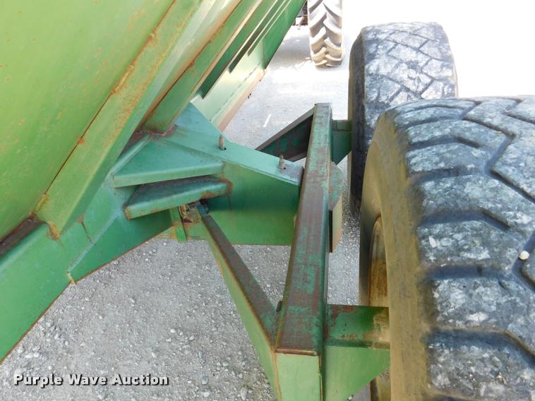 image for item DB9400 Brent Grain Train 600A grain cart