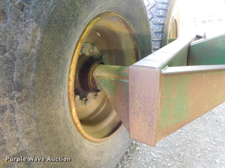 image for item DB9400 Brent Grain Train 600A grain cart