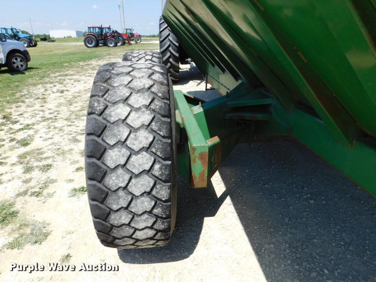 image for item DB9400 Brent Grain Train 600A grain cart