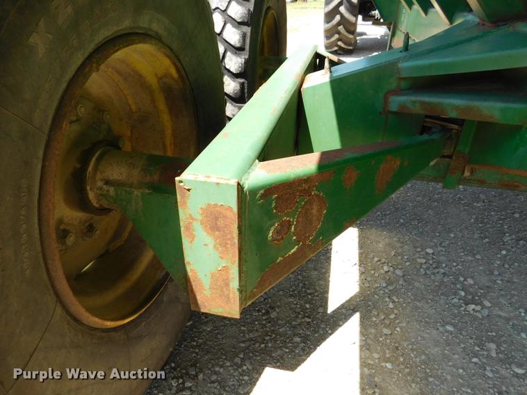 image for item DB9400 Brent Grain Train 600A grain cart