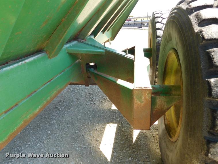 image for item DB9400 Brent Grain Train 600A grain cart