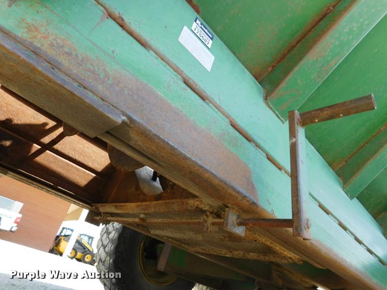 image for item DB9400 Brent Grain Train 600A grain cart