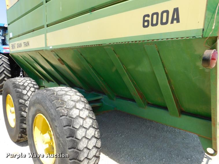 image for item DB9400 Brent Grain Train 600A grain cart