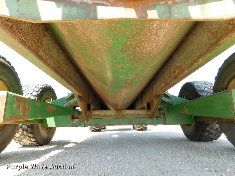 image for item DB9400 Brent Grain Train 600A grain cart