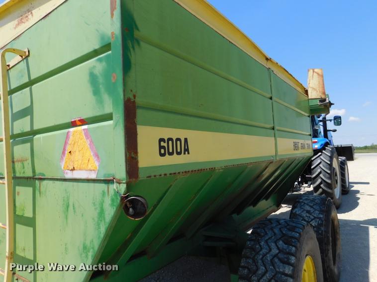 image for item DB9400 Brent Grain Train 600A grain cart