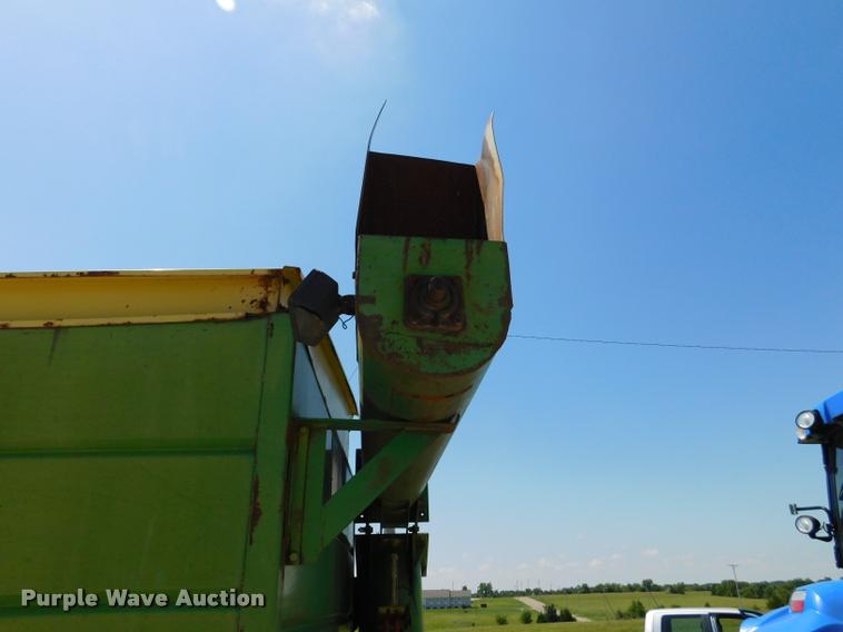 image for item DB9400 Brent Grain Train 600A grain cart