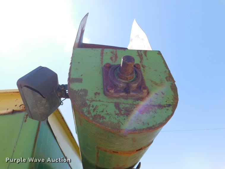 image for item DB9400 Brent Grain Train 600A grain cart