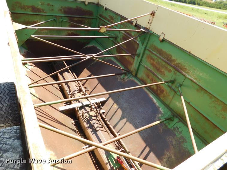 image for item DB9400 Brent Grain Train 600A grain cart