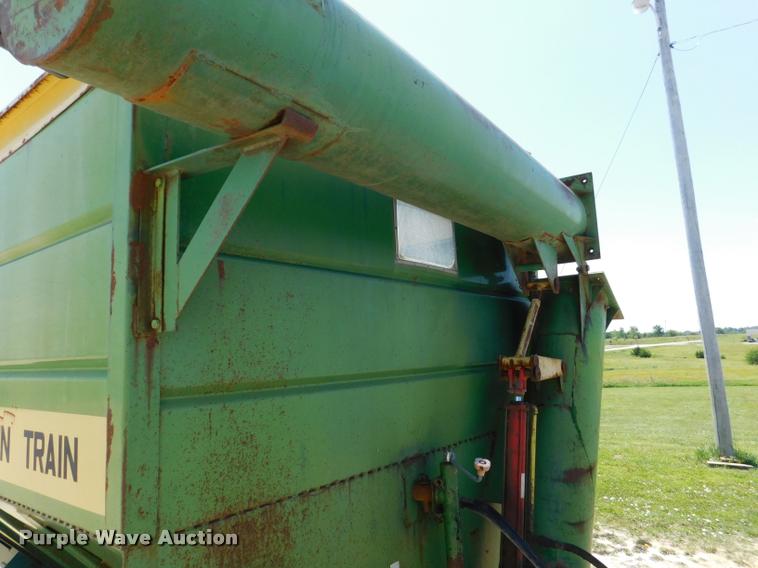 image for item DB9400 Brent Grain Train 600A grain cart