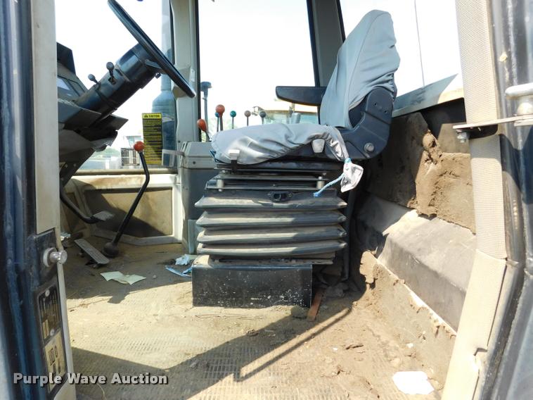 image for item DB9405 1990 Ford 946 Versatile 4WD tractor