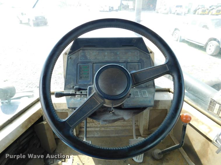 image for item DB9405 1990 Ford 946 Versatile 4WD tractor