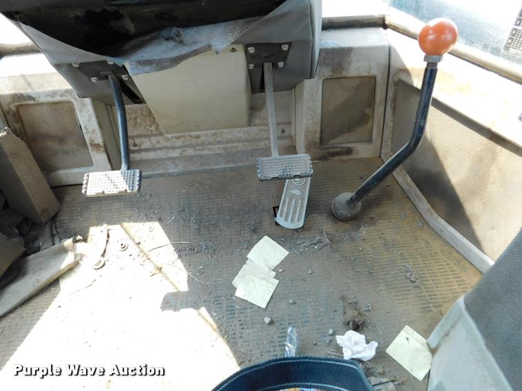 image for item DB9405 1990 Ford 946 Versatile 4WD tractor