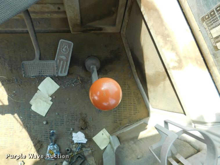 image for item DB9405 1990 Ford 946 Versatile 4WD tractor