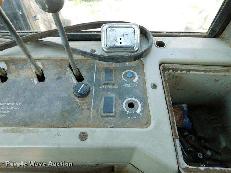 image for item DB9405 1990 Ford 946 Versatile 4WD tractor